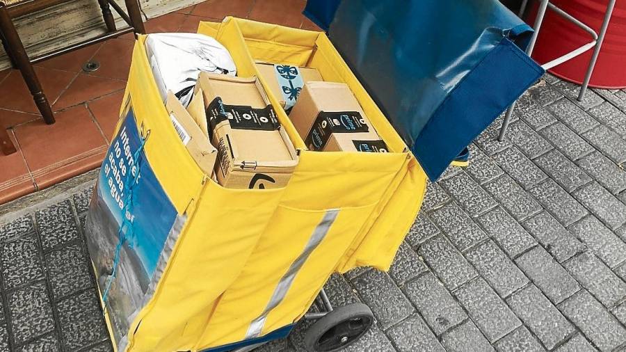 La paquetería se ha disparado en Correos, sobre todo a raíz del convenio que firmó con Amazon. FOTO: JMB