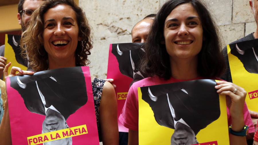 Las dos concejalas electas de la CUP en Tarragona, Laia Estrada y Eva Miguel