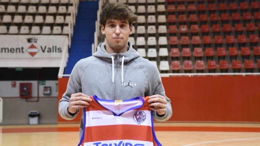 Guillem Fàbregas con la camiseta del CB Valls Òptiques Teixidó