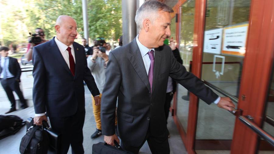 El exconcejal, entrando en los Juzgados de Reus para declarar en octubre de 2014. FOTO: Alba Mariné