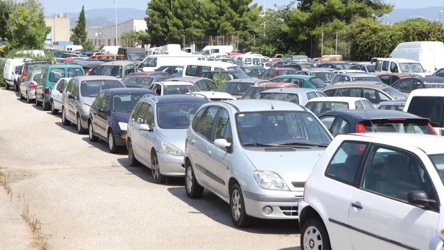 El depósito municipal de vehículos de Reus está ubicado en la calle Víctor Català. FOTO: ALBA MARINÉ