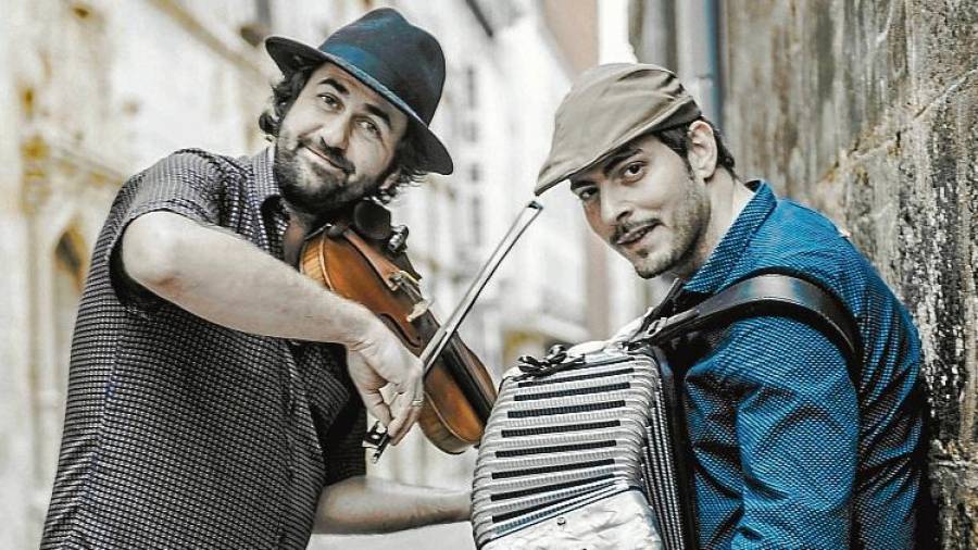 El dúo Fetén Fetén está formado por el acordeón de Jorge Arribas y el violín de Diego Galaz. FOTO: Cedida