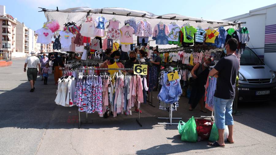 Els comerciants denuncien que s'han sentit discriminats i humiliats en comparació amb altres establiments. Foto: ACN