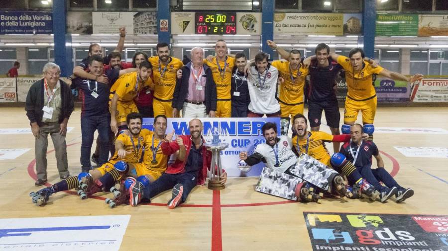 Los jugadores de Oliveirense celebran el título. Foto: Gabriele Baldi