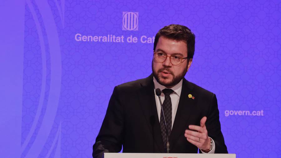 El vicepresident Aragonès, en la roda de premsa per anunciar la mobilització de 1.000 M€ per dotar de liquiditat les empreses afectades pel coronavirus i mantenir els llocs de treball