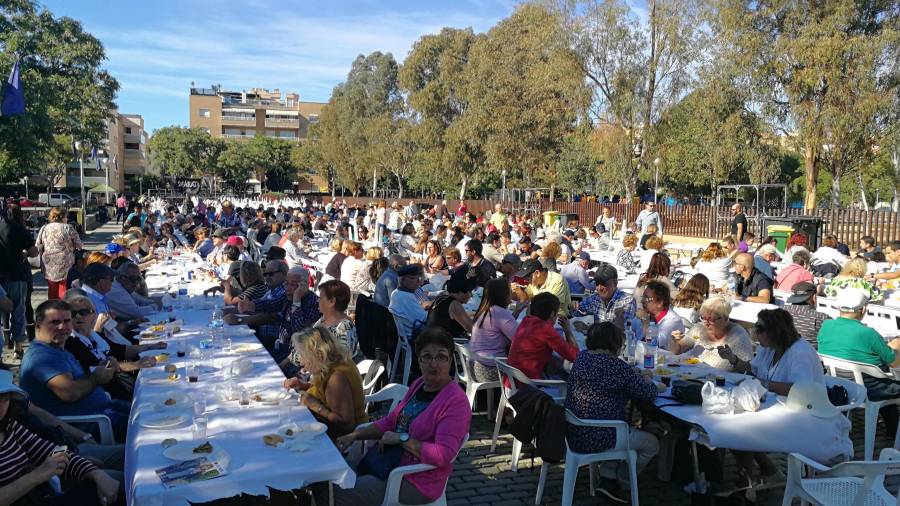 Més de 500 persones s'han aplegat per menjar la tradicional paella de la Segregació.