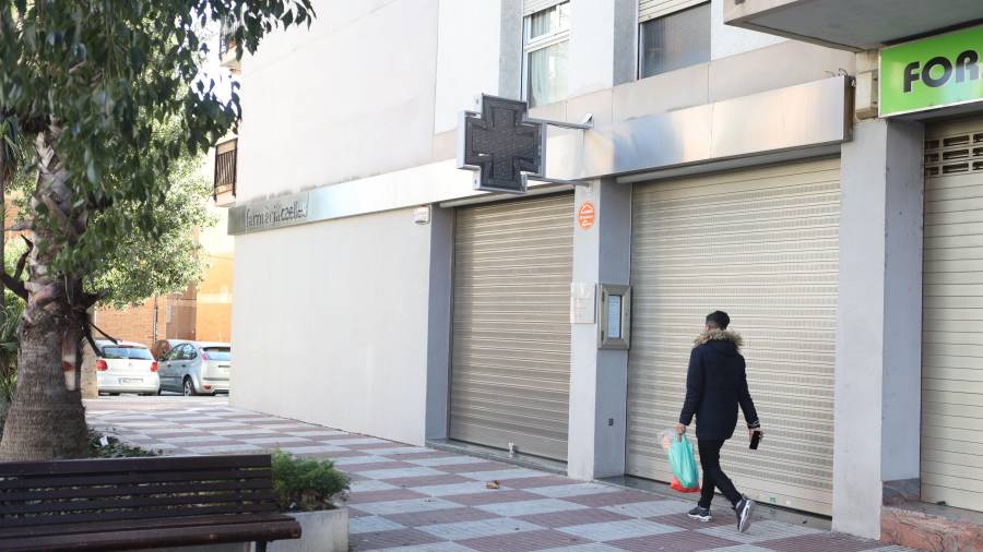 Uno de los establecimientos en los que robó fue esta farmacia, situada en la calle Dels Antiquaris de Reus. FOTO: ALBA MARINÉ