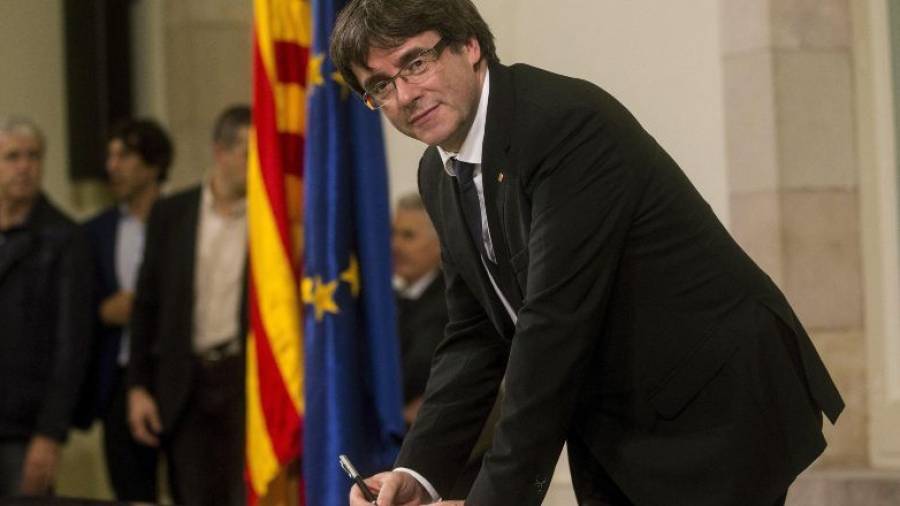 Imagen de archivo de Carles Puigdemont en el Parlament. Foto: EFE