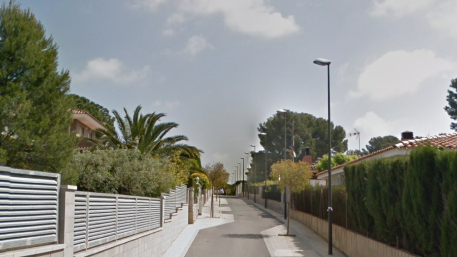 El robo con fuerza en una vivienda se perpetró en la calle Ribera d'Ebre de la urbanización El Pinar de Reus.