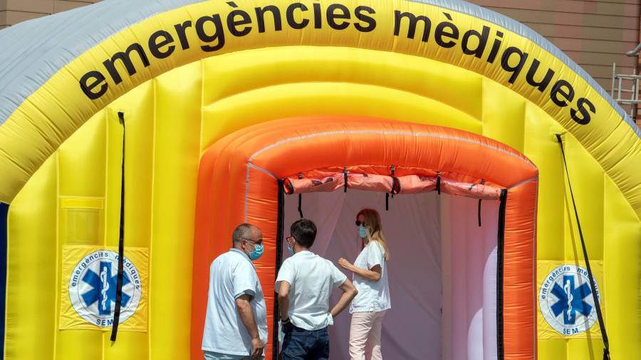 Imagen del hospital de campaña instalado en Lleida. EFE