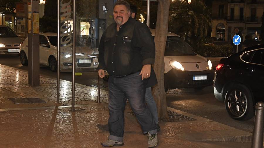Arriba, Onolfo, el día de su llegada a Reus, el 24 de enero de 2019 después  de la compra de la SAD.Abajo,junto a su exabogado, David Peña,  en una de sus últimas apariciones. FOTO: A. GONZÁLEZ/ A. MARINÉ