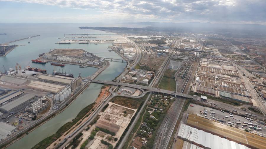 Imagen aérea del Port de Tarragona. Foto: DT