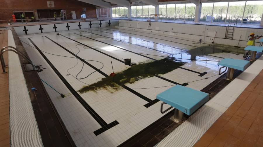 Imagen del aspecto que ofrece la zona acuática del polideportivo de Campclar, que se ha reformado con una inversión de 1,1 millones.