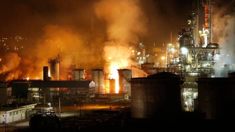 Imagen de la explosión del pasado 14 de enero en la planta de la empresa situada en el polígono químico sur, en La Canonja. FOTO: PERE FERRÉ