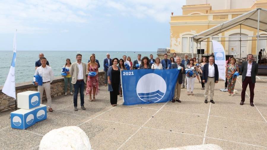 Cambrils recibe las Banderas Azules por la calidad de sus playas. FOTO: Ajuntament de Cambrils