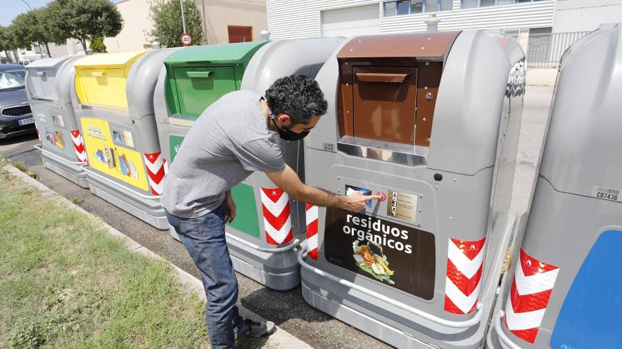 Prototipo del sistema de cierre que se acoplará a los contenedores de Bonavista en septiembre. FOTO: PERE FERRÉ