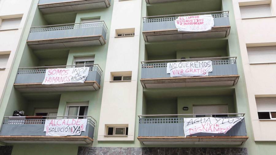 Imagen de archivo de la polémica ocupación de varios pisos en la calle Joan Corominas de Reus. FOTO: A.M.