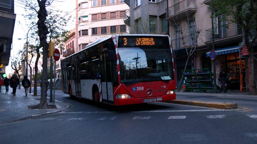 Un autobús de la EMT, en Tarragona. Foto: ACN