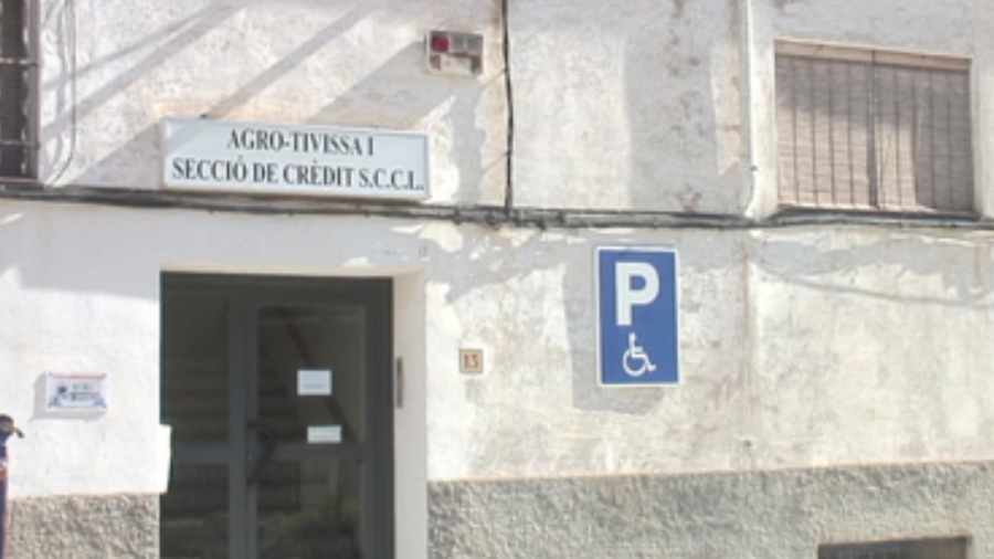 Imagen de la fachada de la Secció de Crèdit de la Cooperativa de Tivissa.