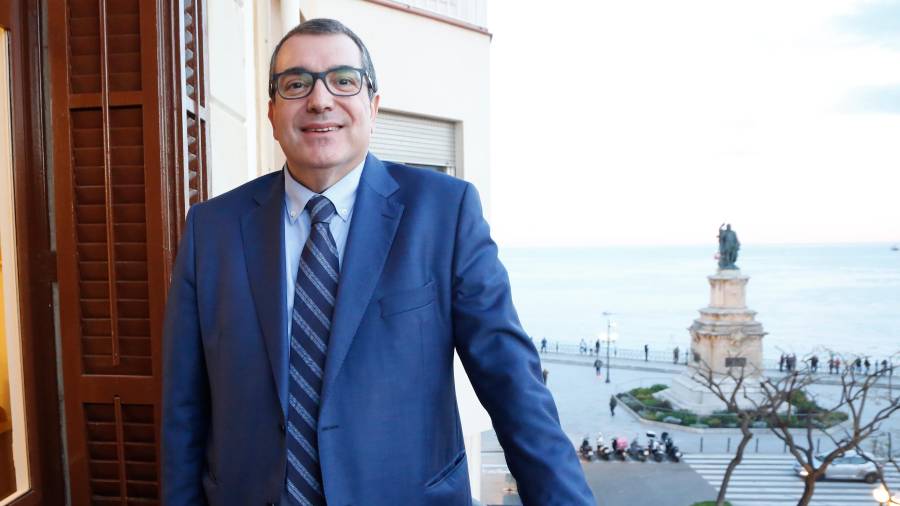 Jordi Jané, al seu despatx amb vistes al Balcó del Mediterrani. pere ferrer