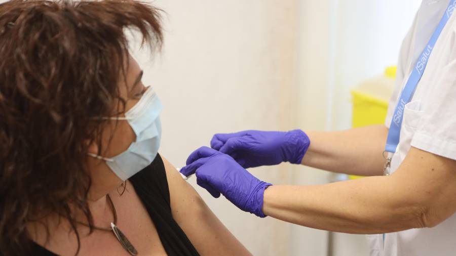 La vacunación en Tarragona cae durante el fin de semana. Foto: EFE