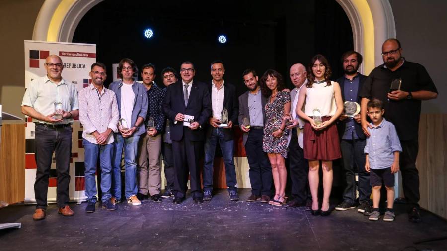 Foto de familia de todos los premiados al final del acto de entrega de galardones. Foto: CEDIDA