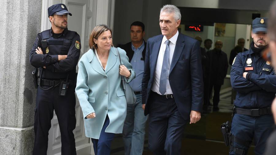 La presidenta del Parlament de Cataluña, Carme Forcadell, a su salida de la sede del Tribunal Supremo. FOTO: EFE