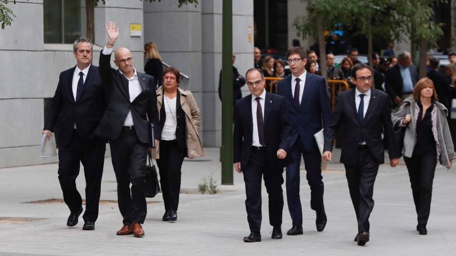 Los exconsellers de la Generalitat se dirigen a declarar a la sede de la Audiencia Nacional. Luego entraron en prisión. Foto: EFE