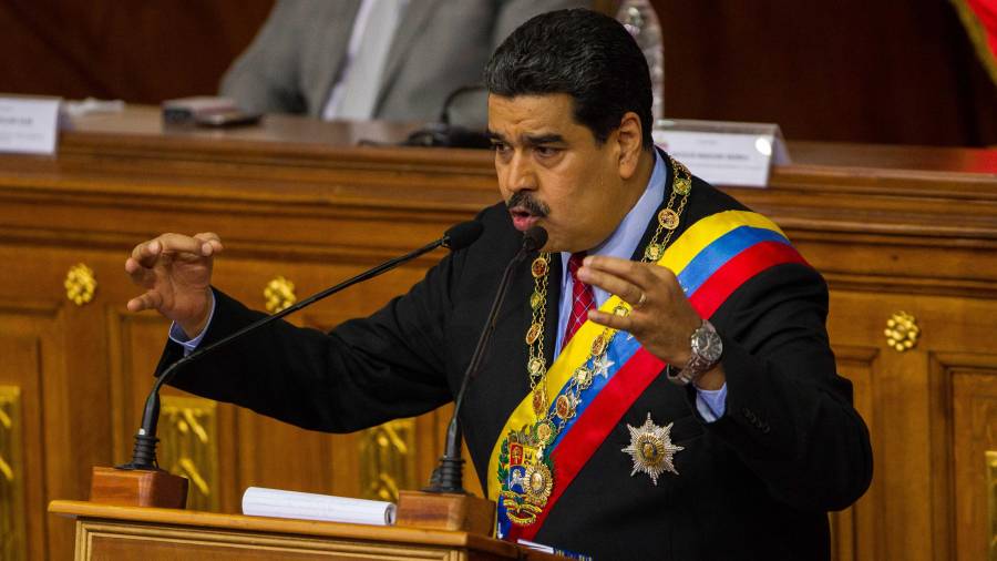 El presidente de Venezuela, Nicolás Maduro, habla durante una sesión de la Asamblea Nacional Constituyente