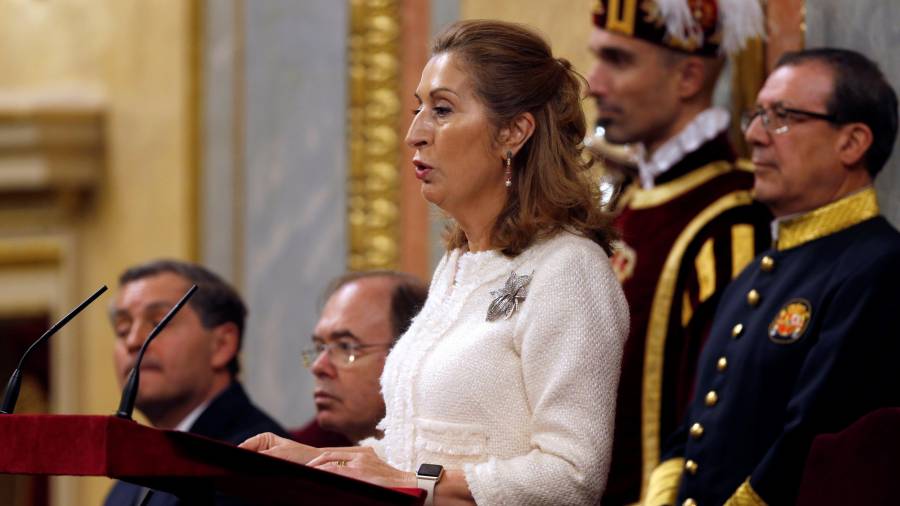 La presidenta del Congrés de Diputats, Ana Pastor, durant la seva intervenció en l'aniversari de la Constitució. EFE