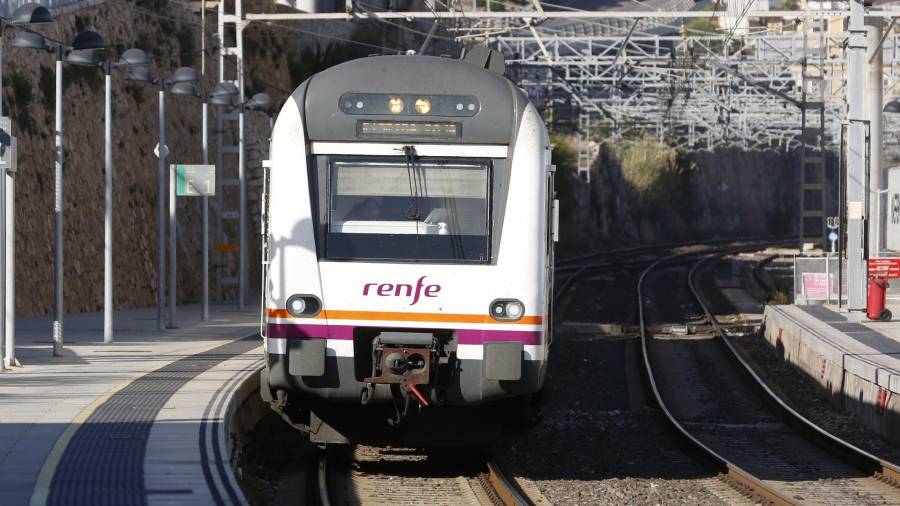 Renfe restableix el servei ferroviari entre Picamoixons i Sant Vicenç de Calders de l'R13. Foto: DT