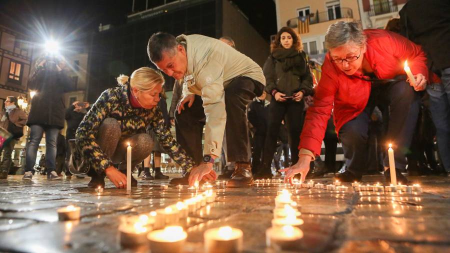 Imagen de archivo del acto ciudadano que tuvo lugar en la plaza del Mercadal tras su muerte en 2017. Foto: A. Mariné
