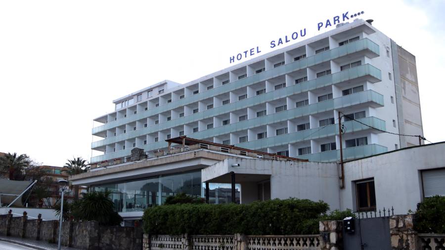 Uno de los hoteles cerrados en Salou debido al coronavirus. FOTO: ACN