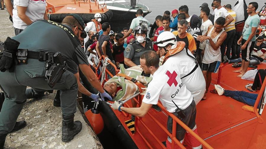 Llegan al Estrecho 339 inmigrantes en un día. foto:carrasco ragel/efe