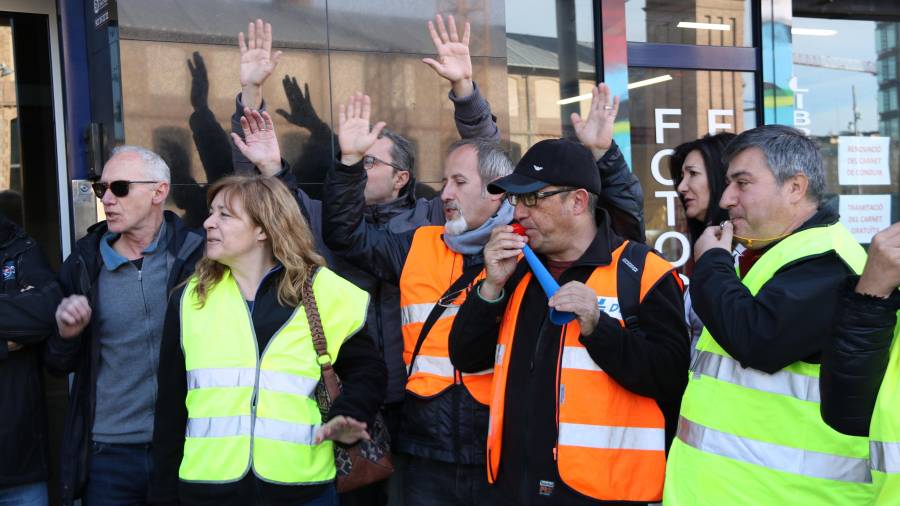 Examinadores protestando en Barcelona. FOTO: ACN