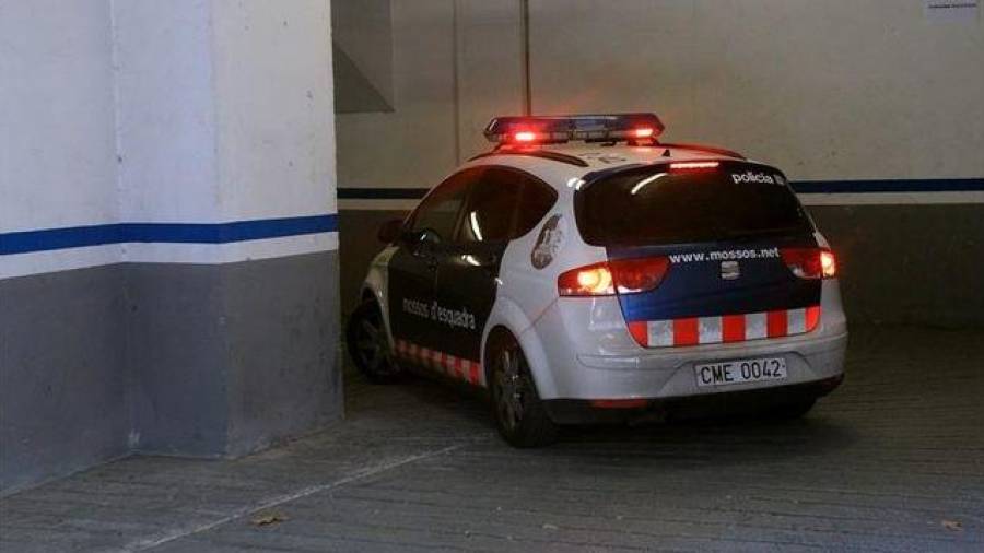 Los mossos arrestaron al individuo que saltó a la casa.