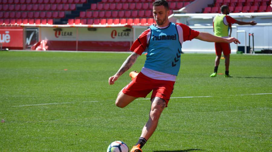 Álvaro Vázquez durante un entrenamiento de esta temporada. FOTO: Nàstic