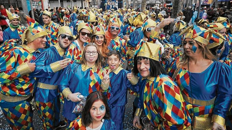 Imagen de arhivo de la ‘Rúa de Lluïment’ del Carnaval de Reus del año pasado, en la zona de los paseos Prim y Sunyer. FOTO: Alfredo gonzález/dt.