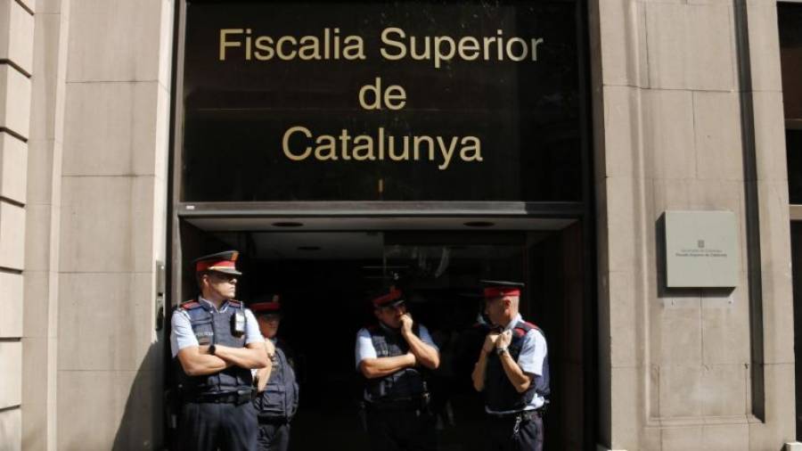 Mossos d'Esquadra custodiando la Fiscalía Superior de Catalunya. Foto: ACN
