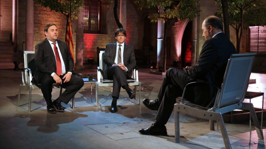 Entrevista a TV3 al president de la Generalitat, Carles Puigdemont, i al vicepresident, Oriol Junqueras. Foto: Ruben Moreno