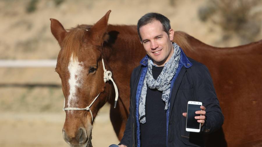 Jaume Polo en el Centre d’Equitació Mussara (L’Aleixar), una de las ofertas que incluye en sus planes sorpresa.