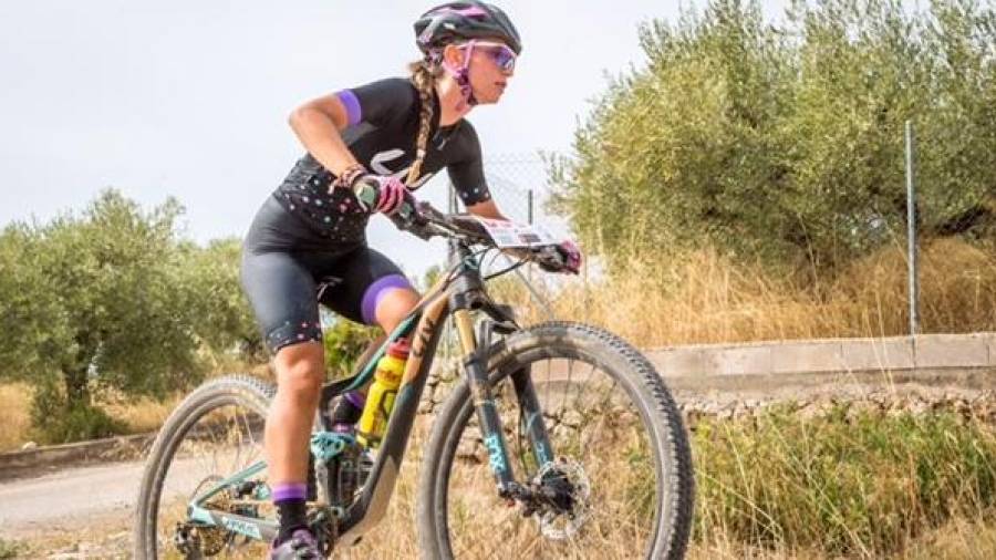 En la imagen Arantxa Salvadó, ciclista vencedora de la Xallenger ebrense de BTT. Foto: cedida