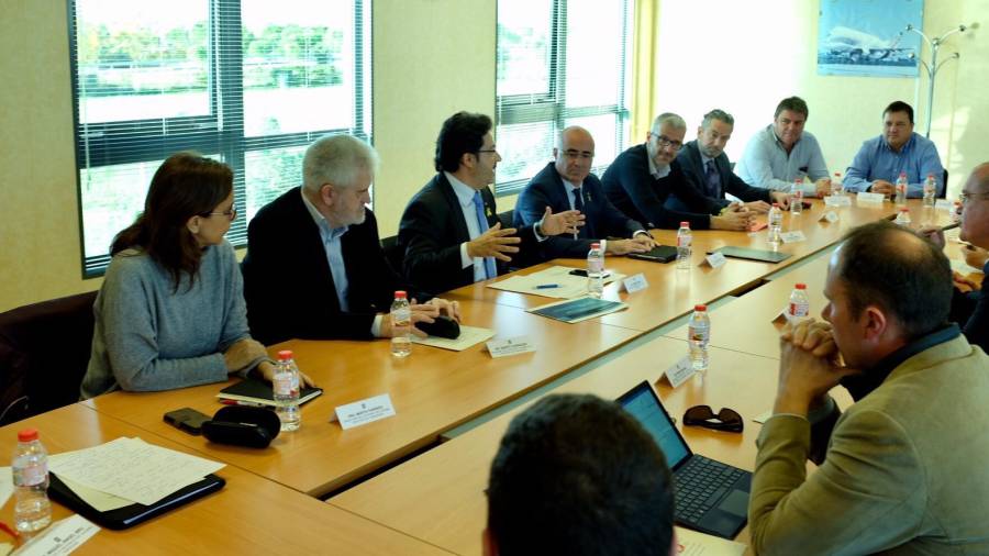 La reunión de la mesa estratégica se ha celebrado esta mañana en las instalaciones del Cesda. FOTO: Fabián Acidres