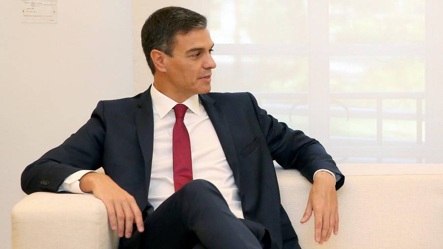 Fotografía facilitada por Presidencia del Gobierno del jefe del Ejecutivo, Pedro Sánchez, durante un encuentro
