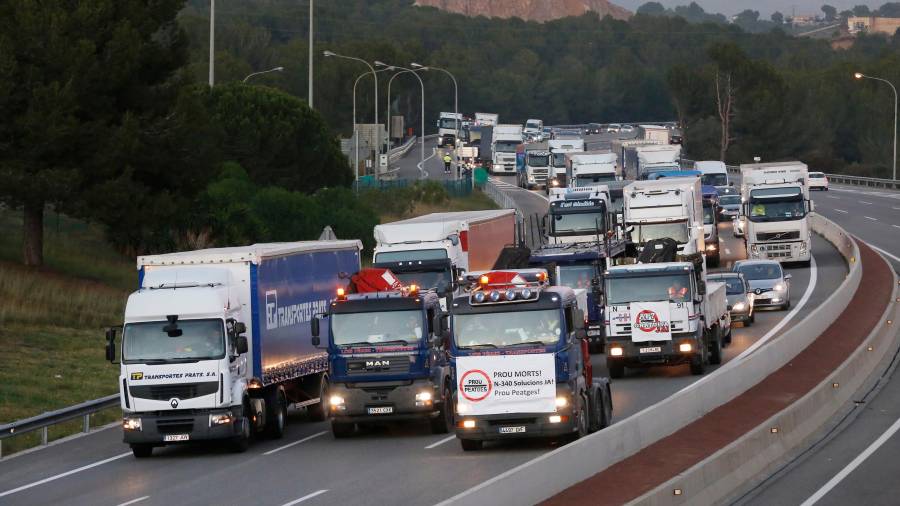 Els transportistes van protagonitzar protestes per l’obligació de pagar peatge. FOTO: Pere Ferré/DT