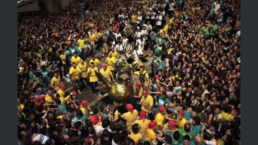 La Baixada de l'Àliga es uno de los actos más populares de Santa Tecla.