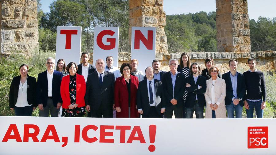 El líder del PSC, Miquel Iceta, i el d'Units per Avançar, Ramon Espadaler, amb la llista socialista per Tarragona. FOTO: ACN