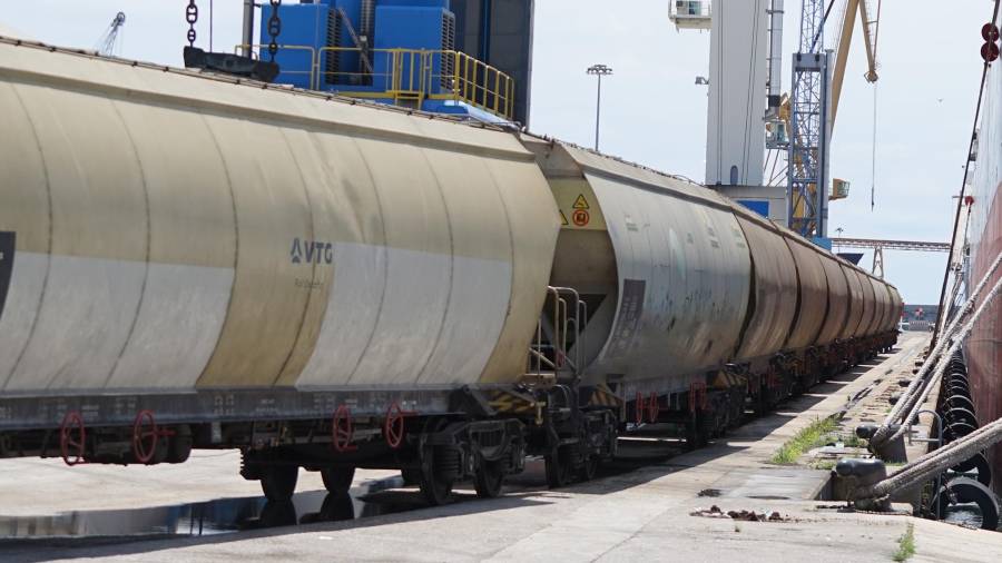 El Port refuerza su oferta logística de productos agroalimentarios con un nuevo servicio por tren hasta Monzón. FOTO: cedida