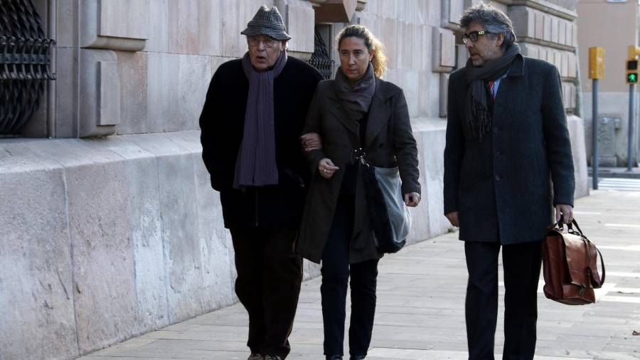 Jordi Montull i Gemma Montull arribant a l'Audiència de Barcelona, acompanyats per l'advocat Jordi Pina, per rebre la sentència del 'cas Palau'. Foto: ACN