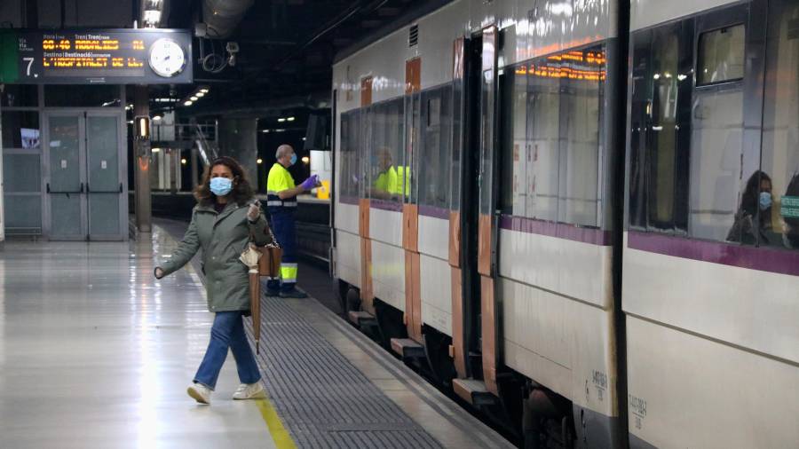 Imagen de un tren de Rodalies de Catalunya en la estación de Sants. ACN